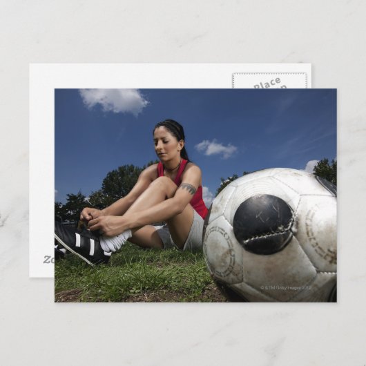 Porträt der weiblichen Fußballspielerin, die sie b Postkarte (Vorne/Hinten)