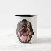 Porträt des Boxerhundes gähnend Zweifarbige Tasse (Mittel)