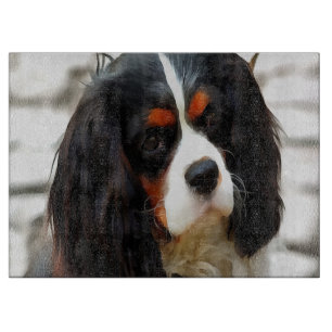 Porträt eines Cavalier King Charles Spaniels Schneidebrett