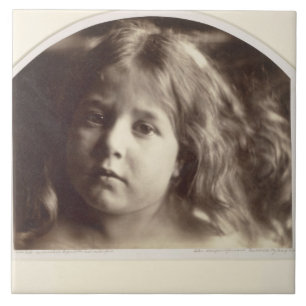 Porträt eines jungen Mädchens (Albumendruck von Fliese