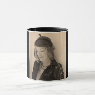 Porträt eines schönen Modells Tasse