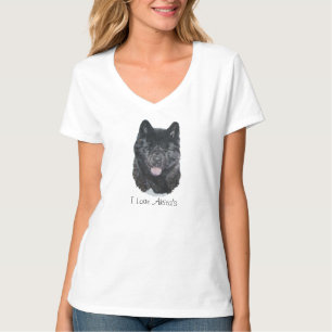 Porträt schwarzen brindle Akita-Hundes mit Slogan T-Shirt