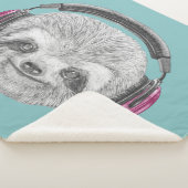 Porträt tragenden der Kopfhörer der Trägheits-| Sherpadecke (3/4)