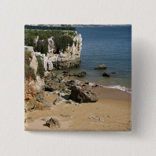 Portugal, Cascais. Praia da Rainha, ein Strand in Button