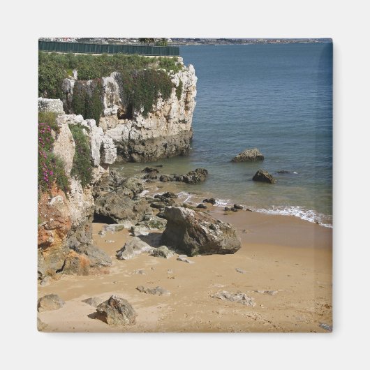 Portugal, Cascais. Praia da Rainha, ein Strand in Magnet (Vorne)
