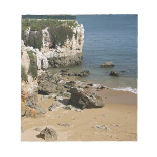 Portugal, Cascais. Praia da Rainha, ein Strand in Notizblock
