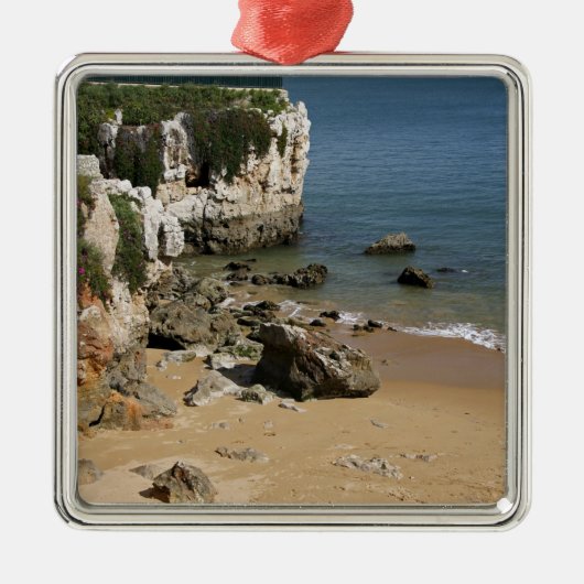 Portugal, Cascais. Praia da Rainha, ein Strand in Silbernes Ornament (Vorne)