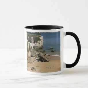 Portugal, Cascais. Praia da Rainha, ein Strand in Tasse
