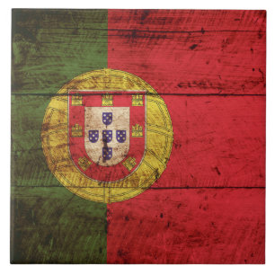 Portugal-Flagge auf alter Holzmaserung Fliese