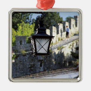 Portugal, Obidos. Eisene Laterne und 14. Jahrhunde Ornament Aus Metall