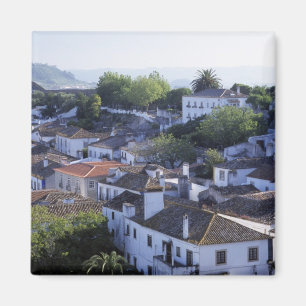 Portugal, Obidos. Erhöhte Ansicht von weiß getünch Magnet