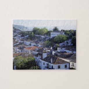 Portugal, Obidos. Erhöhte Ansicht von weiß getünch Puzzle