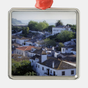 Portugal, Obidos. Erhöhte Sicht auf die weiß gewas Ornament Aus Metall
