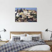 Portugal, Porto. Historische Häuser und Leinwanddruck (Insitu (Schlafzimmer))