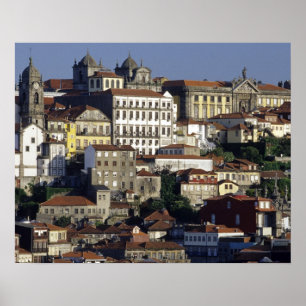 Portugal, Porto. Historische Häuser und Poster