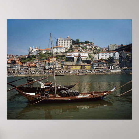 Portugal, Porto, Schiff mit Weinfässern Poster (Vorne)