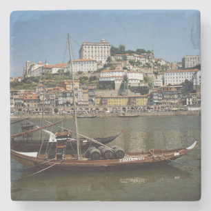 Portugal, Porto, Schiff mit Weinfässern Steinuntersetzer