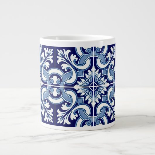 Portugiesisch-blaue Fliese Jumbo-Tasse (Vorderseite)