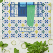 Portugiesische Fliesen und Fensterbalkon mit Vogel Geschirrtuch (Gefaltet)