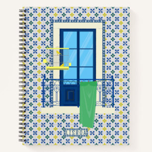 Portugiesische Fliesen und Fensterbalkon mit Vogel Notizblock