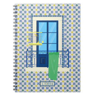 Portugiesische Fliesen und Fensterbalkon mit Vogel Notizblock