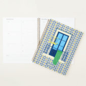 Portugiesische Fliesen und Fensterbalkon mit Vogel Planer (Anzeige)