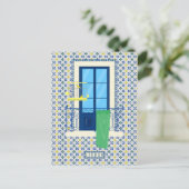 Portugiesische Fliesen und Fensterbalkon mit Vogel Postkarte (Stehend Vorderseite)