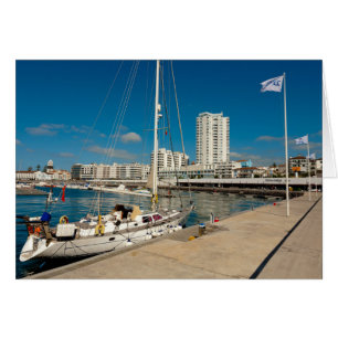 Portugiesische Stadt und Yacht