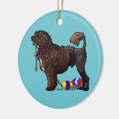 Portugiesischer Wasser-Hundebrown-Löwe mit Keramik Ornament (Links)