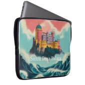 Portuguese Cliffside Palace & Ocean Waves Laptop S Laptopschutzhülle (Vorne Rechts)