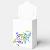 Porzellanberries auf einer Gefälligkeitsbox Geschenkschachtel (Geöffnet)