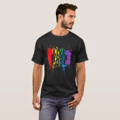 Pose für Live-Arbeit Grafik-Statement T-Shirt Happ (Vorne ganz)