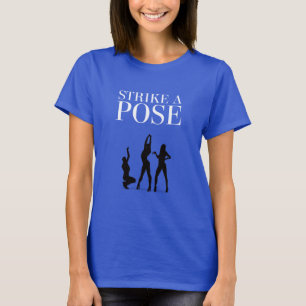 Pose mit schwarzem oder weißem Text markieren T-Shirt