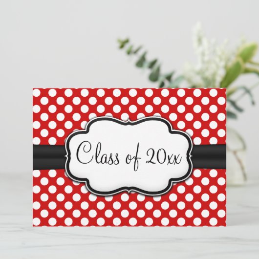 Posh Red Polka Dot Abschluss Einladung (Stehend Vorderseite)