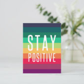 Positiv bleibe | Rainbow Modern Stripe Stilvolle L Postkarte (Stehend Vorderseite)