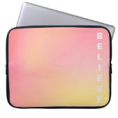 Positiv Pink Peach Gradient Ästhetik "Glauben" Laptopschutzhülle (Vorderseite)
