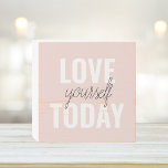 Positive Liebe Sie heute Pastel Pink Zitat Holzkisten Schild<br><div class="desc">Positive Liebe Sie heute Pastel Pink Zitat</div>