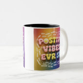 "Positive Vibes in jeder Sekunde" Zweifarbige Tasse (VorderseiteRechts)