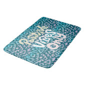 Positive Vibes nur grün geometrisch Badematte (Schrägansicht)