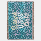 Positive Vibes nur grün geometrisch Decke (Vorderseite Vertikal)