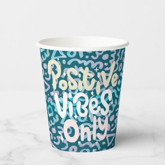 Positive Vibes nur grün geometrisch Pappbecher (Rückseite)