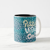 Positive Vibes nur grün geometrisch Zweifarbige Tasse (VorderseiteRechts)