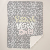 Positive Vibes nur neutrale Farbe boho Stil Sherpadecke (Vorderseite)