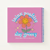 Positiver Bleibe Groovy Slogan Notizblock (Rückseite)