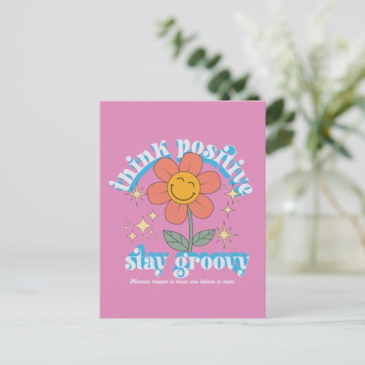 Positiver Bleibe Groovy Slogan Postkarte (Stehend Vorderseite)