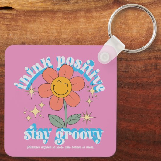Positiver Bleibe Groovy Slogan Schlüsselanhänger (Rückseite)