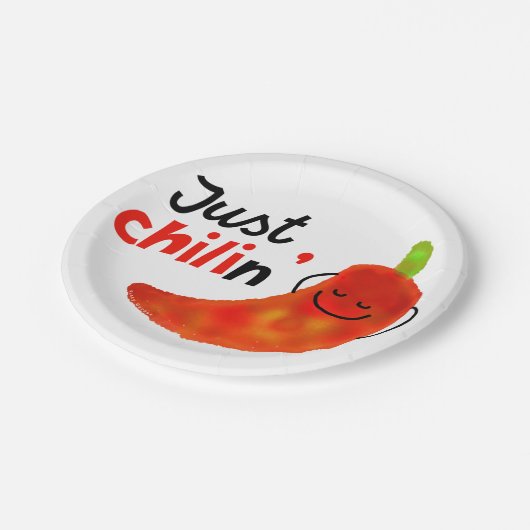 Positiver Chili Pfeffer Pun - Just Chilin Pappteller (Schrägansicht)