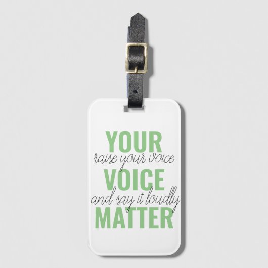 Positives Grün Ihre Stimme Matter Motivation Zitat Gepäckanhänger (Vorderseite Vertikal)