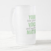 Positives Grün Ihre Stimme Matter Motivation Zitat Mattglas Bierglas (Vorderseite Links)