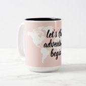Positives Pink Das Abenteuer beginnt mit der Weltk Zweifarbige Tasse (Vorderseite Links)